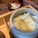 厚切りとんかつ・魚かつ よし平 - 大根の甘酢