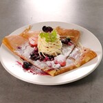 カフェ&クレープリー とびだす焙煎所 - 料理写真:いちごと白のモンブラン