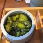 厚切りとんかつ・魚かつ よし平 - きゅうりの漬物