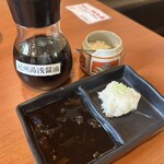 厚切りとんかつ・魚かつ よし平 - まぐろかつのソース