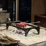 ろばた はなれ - 黒毛雌和牛の囲炉裏炭火焼き