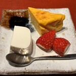 ろばた はなれ - パンナコッタ、カボチャのチーズケーキ、いちご