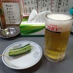 ニュー大龍 - きゅうり1本漬け￥200-(10%税込)と生ビールで開幕ですっ!!