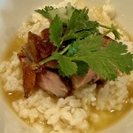 らーめん かねかつ - 鴨肉ごはんにスープ投入✨