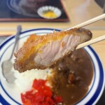 吉田屋食堂 - このトンカツ！只者ではない！カツカレーには上質すぎるけど素晴らしい仕上がりでした