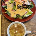 みんなの畑レストラン 収穫祭 - 本日のスープ（コンソメ）　と　収穫祭サラダ