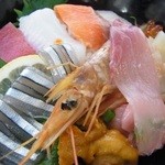 寿司と魚料理魚々や - 海鮮丼1