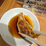 名古屋餃子製作所 - やっぱ辣油よね