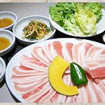 韓国屋 - さっぱりと食べれる豚包焼　(サムギョップサル)もお勧め！