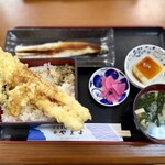 食事処　やまよ - タレを掛けた後