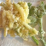 そば処 長屋門 - かき揚げ、天ぷらアップ