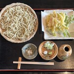 そば処 長屋門 - 赤ねぎのかき揚げそば(冷)