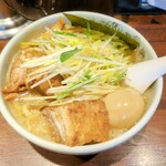 二九八家 いわせ - 二九八家らー麺1250円。麺量は店員さんへの質問結果で大盛りに(笑)