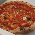 トラットリア ピッツェリア アミーチ - オレガノ　ガーリック　トマト　シンプルです　美味しいのがすぐ分かる