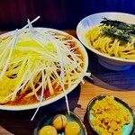 らーめん菊 - 限定『和風わさびつけ麺』（1,450円）＋白ねぎ（120円）＋ショウガ（70円）＋味付けうずら（150円）、ニンニクコール