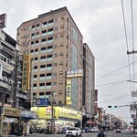 登豐米蘭商務旅店 - メインストリート（林森路二段）に面しています
