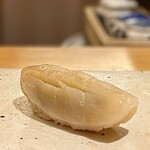 すしやのたい悟 - 平貝。サクッとした身の食感と磯のハーモニー♡海苔の風味も最高です♪