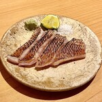 すしやのたい悟 - のどぐろ炙り。香ばしい炙りの香りと上品な白身の脂身のハーモニーが素晴らしい✨塩とカボスがよく合います✨