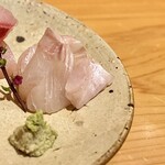 すしやのたい悟 - 平目（竹岡）エンガワ付き(((o(*ﾟ▽ﾟ*)o)))こちらも塩とカボスが合う合うー♪