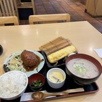 ゑびす屋 - 名物出し巻き玉子とコロッケ御膳※かす汁に変更