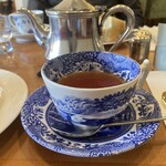 カフェメディオ - 食器が美しいです。イタリアをモチーフにした絵柄。英国のブランドの食器のようです