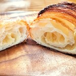 パン焼き工房そーせーじ - クロワッサン断面
