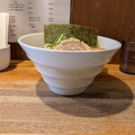 煮干しそば 虎愼 - 丼。