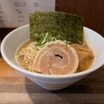 煮干しそば 虎愼 - 煮干そば+大盛+海苔。