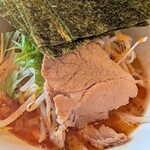 煮干しそば 虎愼 - 先日の煮干しの時ともチャーシューが違う。こちらの方が好みだった。