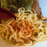 煮干しそば 虎愼 - 一味は粒子が細かいので、結構刺激的。