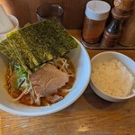 煮干しそば 虎愼 - 期間限定、辛味噌ラーメン+海苔+ライス。