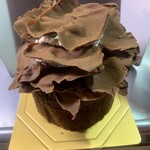 エチエンヌ - ガトーショコラホール。花びらの様なチョコが圧巻