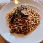 ターボラ ディ ジロ - ナスとホウレン草のミートソース