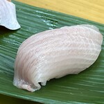 亀庄寿司 - ヒラス腹身