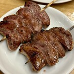 奥渋谷 もつ焼のんき - たん 180円×2