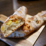 ル・プチメック - 緑オリーブとチーズのバゲット