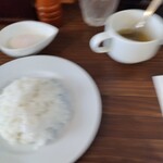 ハンバーグ大地 - 半ライス、温玉