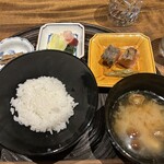 温石 - にこまる新米、あさはたれんこんのきんぴら、香の物、鱒（焼津水産高校）の焼き物 、味噌汁