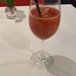 ソラメントゥーノ - ブラッドオレンジジュースを注文。お店からは、ガスなし、ガス入り、いずれかの水が提供されます。