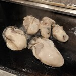 子ぐま - 牡蠣焼いている途中１