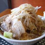 夢の一歩 - 小ラーメン豚1枚、野菜マシマシ、アブラ少なめ
