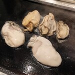 子ぐま - 牡蠣焼いている途中２