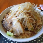 夢の一歩 - 小ラーメン豚1枚、ニンニク、野菜マシマシ、アブラ少なめ