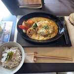 bit better - ▪️北海道ゴーダとモッツァレラ・
      　レッドチェダーとろけるチーズ擦りおろし
      　林檎の道産子部風ソースで
      　2,100yen