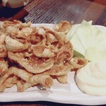 元祖あみやきどり 萬福食堂 - 鶏皮唐揚げ495円（2026年1月）