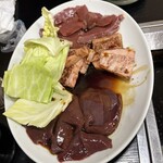 なか - 奥から心臓、カルビ、キモ。カルビは少し食べてます。