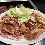 なか - 左から牛ロース、かしわ、豚バラ