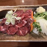 あやき亭 - 馬刺し　これもおいしいのかよ。