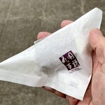 花園万頭 新宿本店 - 包み紙も素晴らしい〜