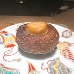 炭割烹 新谷 - 岡山県産ブラウンマッシュルーム ◎めっちゃ美味い！